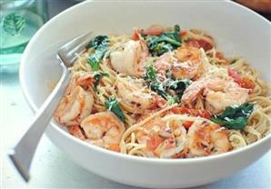 طريقة عمل مكرونة بالجمبري و الصلصة البيضاء