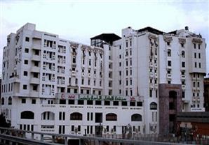 الأول جثة والثاني يصارع الموت.. مأساة طفلين منحتهما والدتهما أقراصا بالعمرانية