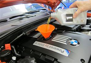 كيف تختار زيت المحرك المناسب لسيارتك