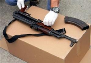 بـ"بندقية و4 كيلو بانجو".. سقوط أحد العناصر الإجرامية بالشرقية 