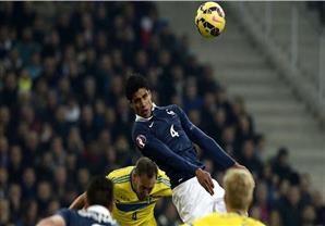 بالفيديو- إيطاليا تفلت من فخ ألبانيا.. وفاران يقود فرنسا لتخطي السويد