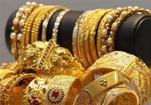 الذهب يهبط عن أعلى مستوى في 3 أسابيع بسبب ارتفاع الدولار