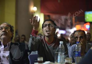 بالصور- كيف تحولت فرحة المصريين لأحزان بعد السقوط في تونس؟