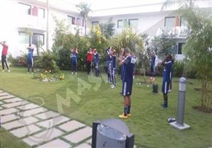 الأهلي يتدرب بحديقة الفندق في أبيدجان استعدادا لنهائي الكونفدرالية