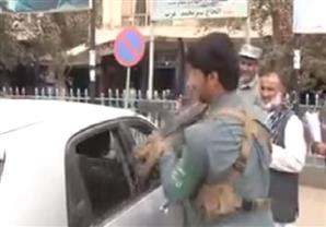 شاهد عقوبة مخالفة تظليل السيارات في أفغانستان