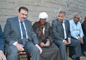 فيديو وصور..وزير النقل يقدم العزاء في شهيد "واقعة منوف" بطنطا