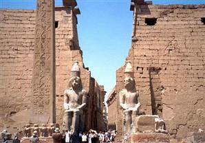 اﻷحد.. تمثال أمنحتب الثالث يستقبل الزائرين لأول مرة منذ 3000 عام