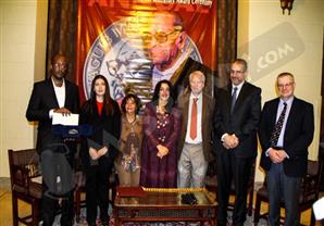 بالصور- حمور زيادة يفوز بجائزة نجيب محفوظ عن رواية ''شوق الدرويش''