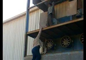 عقب منعه من الانتحار.. عامل يروي لمصراوي مأساته: "بنموت بالبطئ"- صور