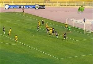 أبو السعود يبعد الكرة بقبضة يده أمام الإسماعيلي