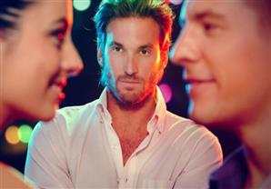 خطيبى غيور.. ماذا أفعل؟!