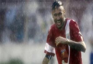 نيمار يشارك في مباراة خيرية تحت الأمطار بالبرازيل