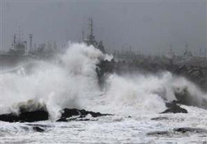 "أمفان" يقتل أكثر من 100 ويقطع الكهرباء عن مئات الآلاف بالهند وبنجلاديش
