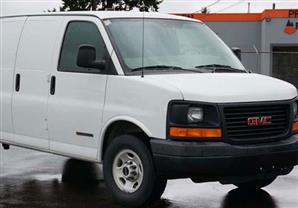 مواطنون في هونج كونج يعيدون 6ر3 مليون دولار سقطت من سيارة نقل أموال