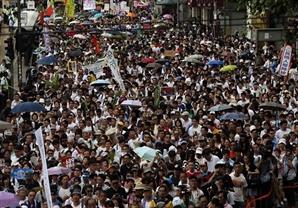 المتظاهرون في هونج كونج يعدون بمسيرة كبرى الاحد احتجاجا على مشروع قانون تسليم مطلوبين