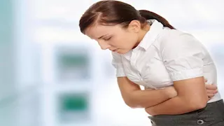 تقلصات البطن المفاجئة قد تكشف أمراضا خطيرة؟.. متى تذهب للطبيب؟
