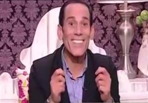محمود عزب يقلد السيسى في ست الحسن