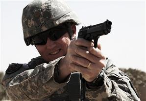 الجيش الأمريكي يدرس استبدال المسدس المميت ''بيريتا'' 