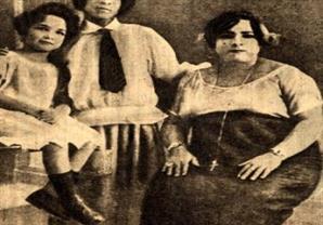 "بمبه كشر" راقصة استعراضية مصرية من القرن 19