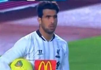 ديلي ميل: لماذا ارتدى الحارس المصري قميص ليفربول؟