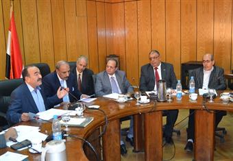 أبو عيطة يطالب الجمعية العمومية لـ''وبريات سمنود'' بإعادة تشغيل المصنع