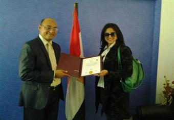 حنان مطاوع تحصل على الماجستير الشرفية من الأكاديمية العربية