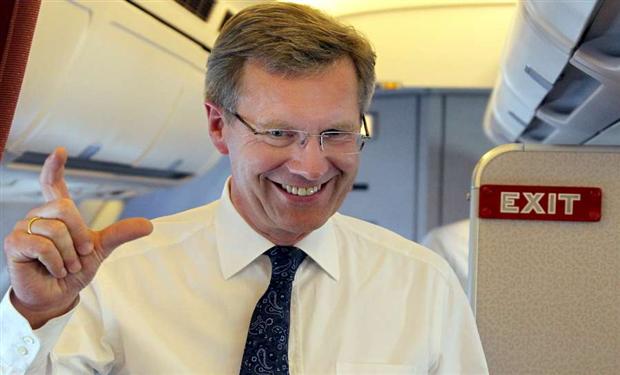 هل تعلم أن..رئيس ألمانيا السابق كان ينظف زجاج السيارات ؟