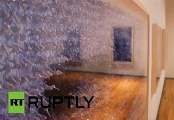 فنان كندي يبتكر طريقة جديدة للإبداع