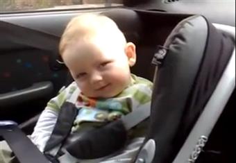 طفل يقاوم النوم 