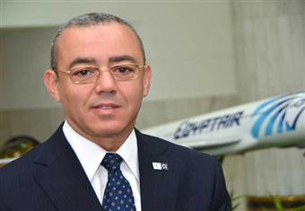 جولة مفاجئة لوزير الطيران لتفقد سير العمل