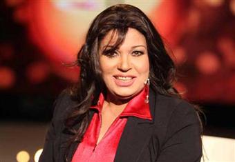 فيفي عبده تقرر شراء 5 سيارات دفعة واحده تشجيعا للشباب المصري