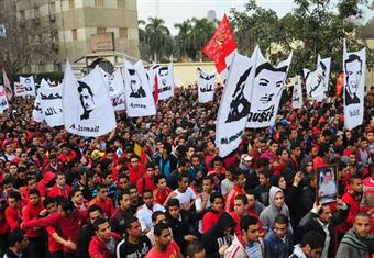 الأولتراس يتجمعون أمام الأهلي للمطالبة بمنع الداخلية من تأمين المباريات