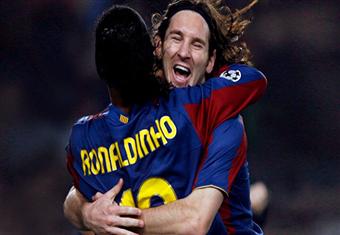 بالفيديو.. رونالدينهو صاحب أجمل هدف في الكلاسيكو الاسباني