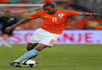 بالفيديو- على غرار روني.. لاعب بالدوري الأسترالي يحرز هدفا من منتصف الملعب