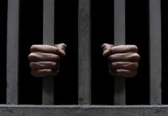 اغتصب 32 مريضة وصور أفعاله .. السجن 10 سنوات لطبيب  فرنسي ومنعه من مزاولة المهنة 