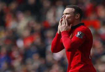 ثنائية روني تمنح يونايتد الفوز على أستون فيلا وتخفف الضغط على مويس