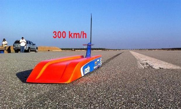 فيديو :أسرع سيارة ريموت كنترول فى العالم تسير بسرعة 300 كم 