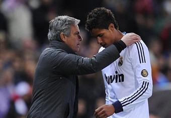 مورينيو يرغب في التعاقد مع "أفضل مدافع في العالم"