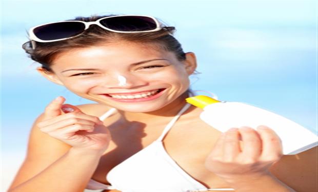 كل ما يجب أن تعرفينه عن حماية بشرتك في الصيف 
