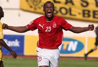 الأهلي يطالب الشباب السعودي بمستحقات فلافيو