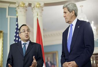 كيري يدعو السلطات المصرية لإثبات جدية ديمقراطيتها