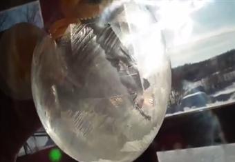 فقاعة صابون تتجمد عند حرارة -30 درجة مئوية