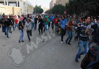 اشتباكات بالحجارة والكراسي بين الأمن الإداري وطلاب بجامعة عين شمس
