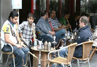 استطلاع: البطالة أبرز مخاوف الشباب.. والإمارات الخيار الأول للحياة والعمل