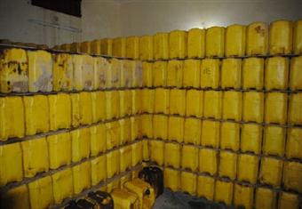 ضبط 3 طن زيت طعام فاسد داخل مخزن بالإسكندرية