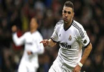 ارسنال يرغب في ضم بنزيما ويعرض 30 مليون استرلينى 