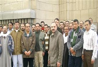 استمرار إضراب عمال ''كريستال عصفور'' لليوم السادس على التوالي