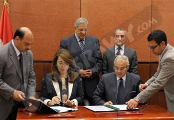 بالصور- توقيع اتفاقية بين وزارتي السياحة والتضامن لدعم المنشآت السياحية 