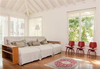 بالصور- رونالدينيو يعرض منزله للإيجار بحثا عن المال خلال المونديال