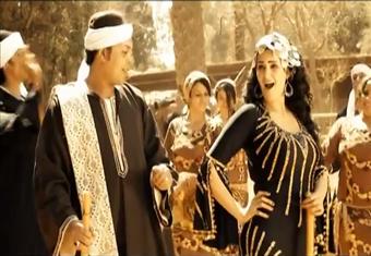 سما المصري تغني مع محمود الحسيني "السيسي جاى"